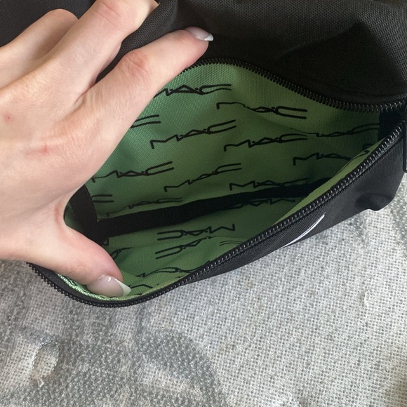 Brand new limited edition Mac walking fanny pack with an adjustable strap - Picture 2 of 4